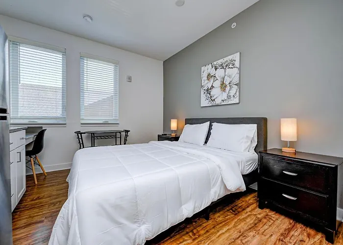 Chic Modern Studio Apartment By Stay Gia