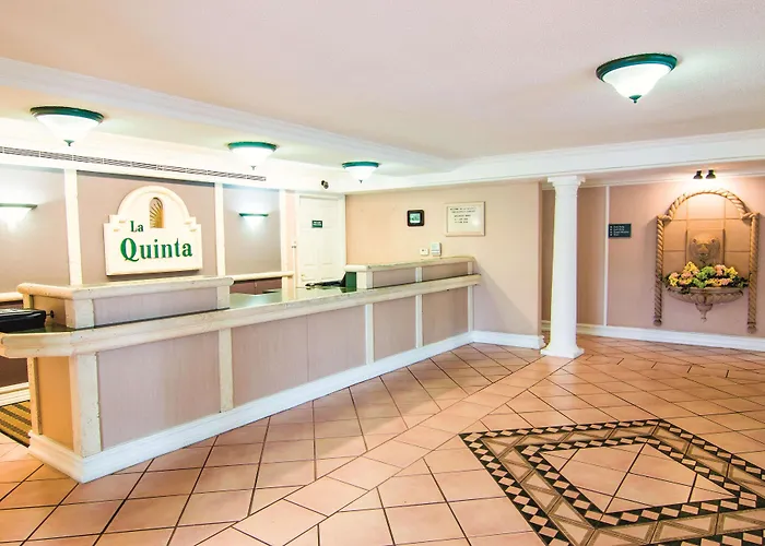La Quinta Inn By Wyndham Indianapolis Airport Lynhurst