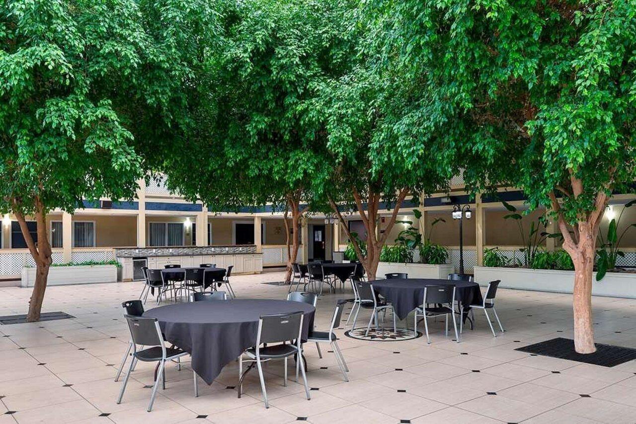 Travelodge By Wyndham Speedway Hotel Indianapolis