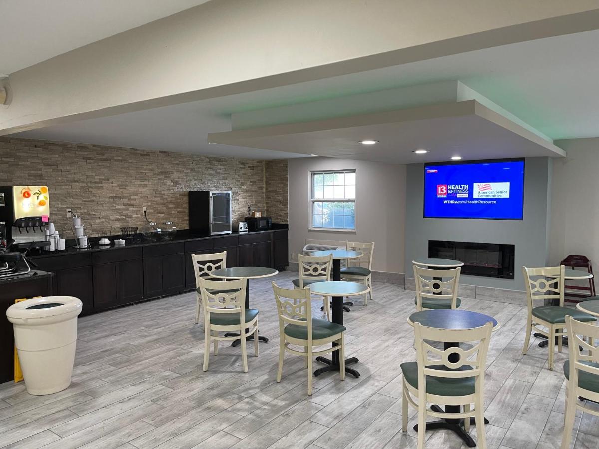 La Quinta By Wyndham Airport Lynhurst Hotel