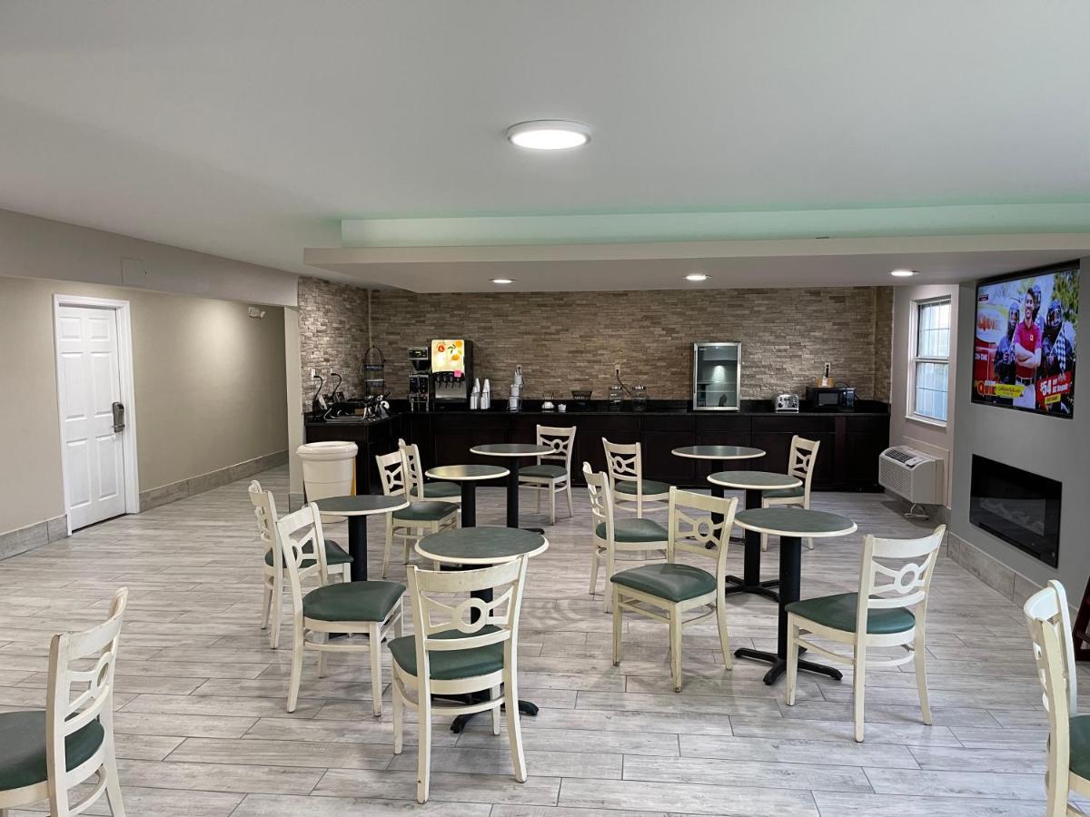 Hotel La Quinta By Wyndham Airport Lynhurst Indianapolis