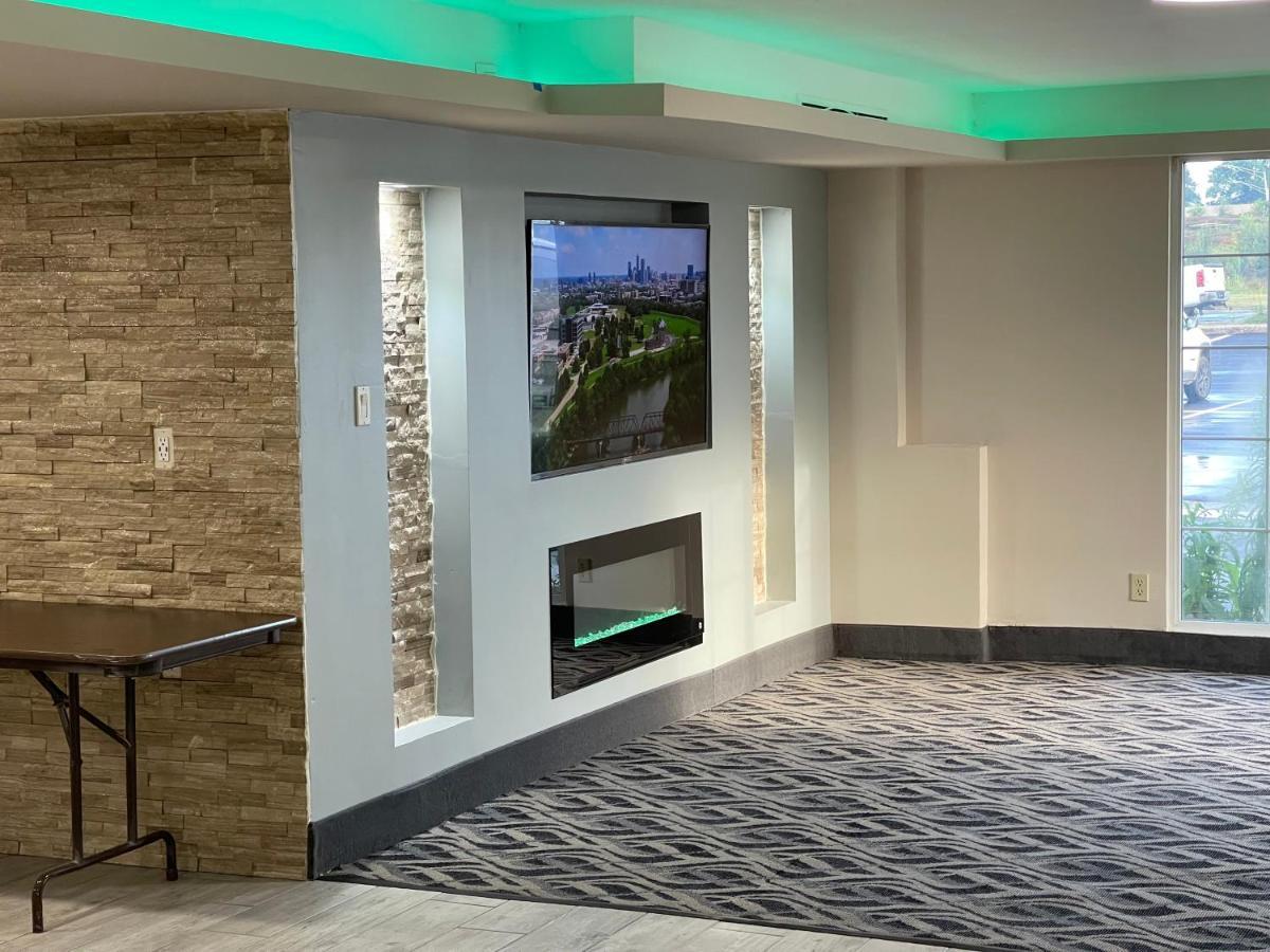 La Quinta By Wyndham Airport Lynhurst Hotel