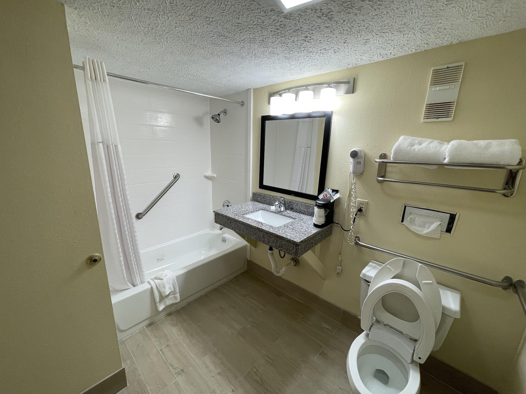 La Quinta By Wyndham Airport Lynhurst Indianapolis