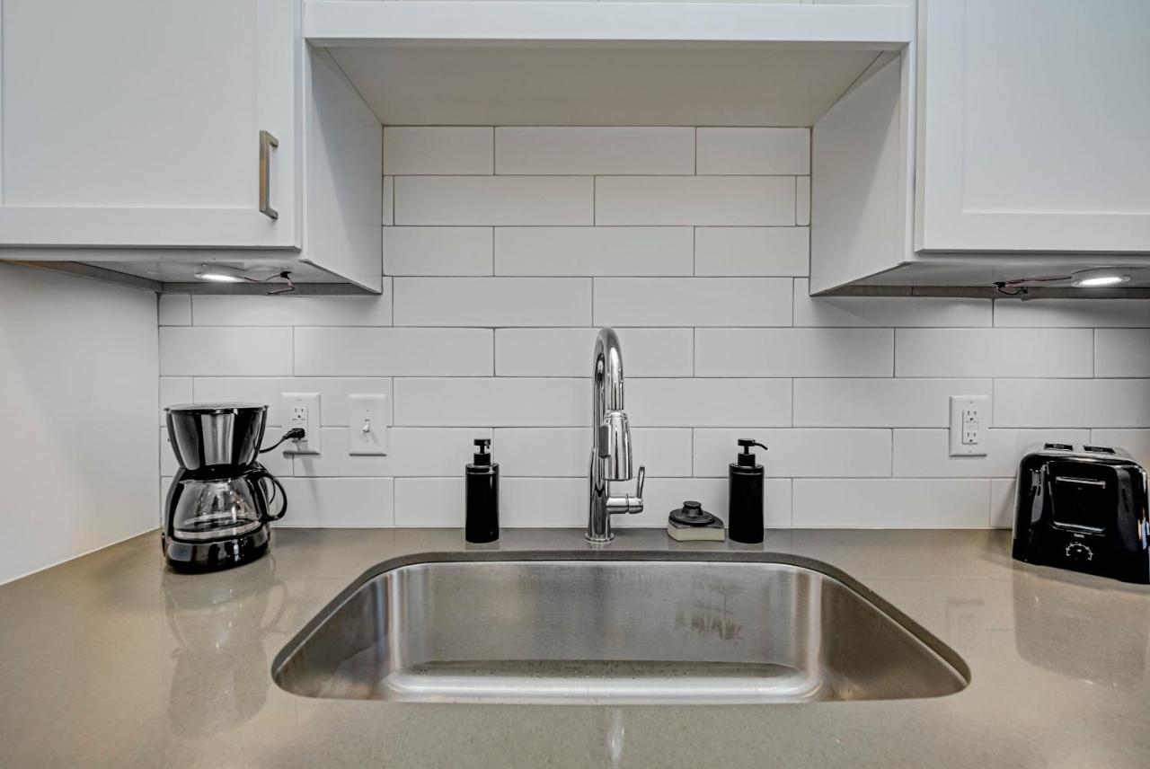 Chic Modern Studio By Gia Apartment Indianapolis