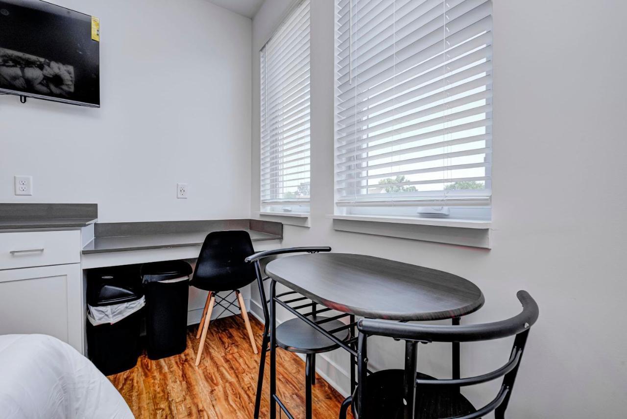 Chic Modern Studio By Gia