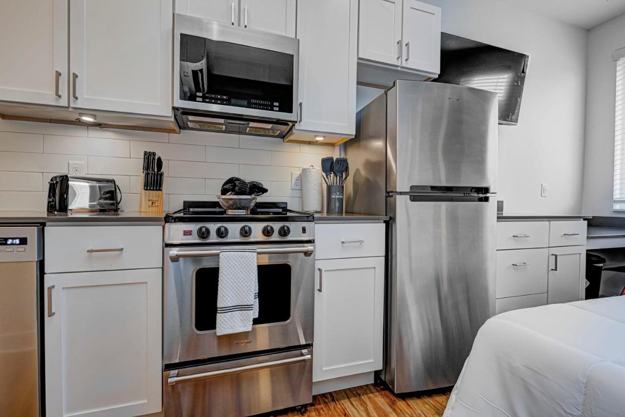 Apartment Chic Modern Studio By Gia