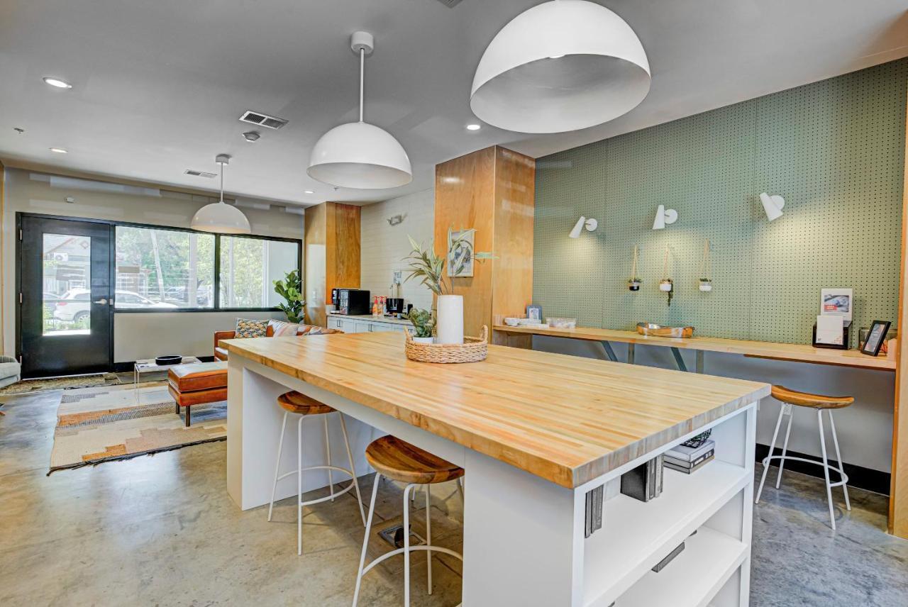 Apartment Chic Modern Studio By Gia