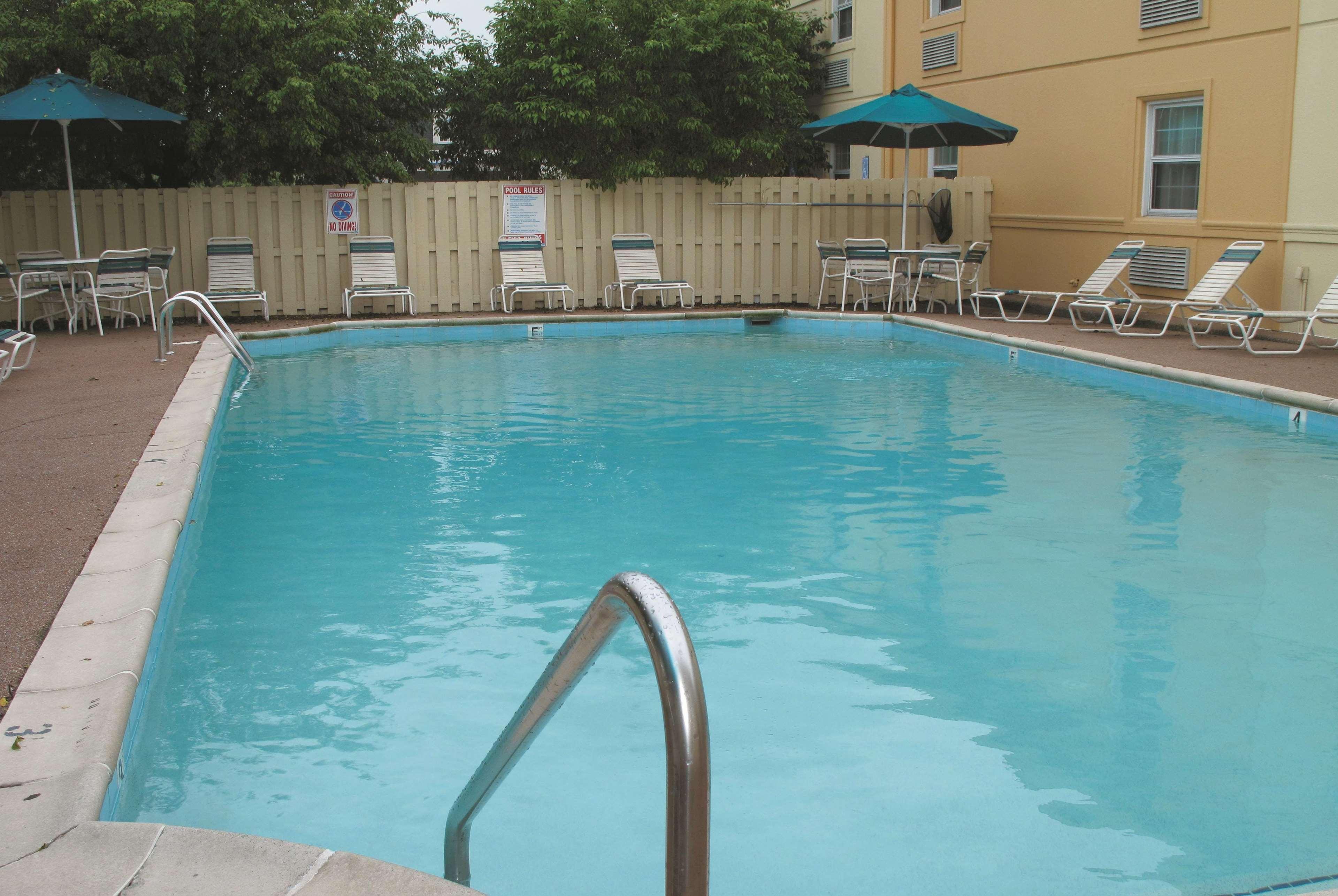 Hotel La Quinta By Wyndham Airport Lynhurst Indianapolis