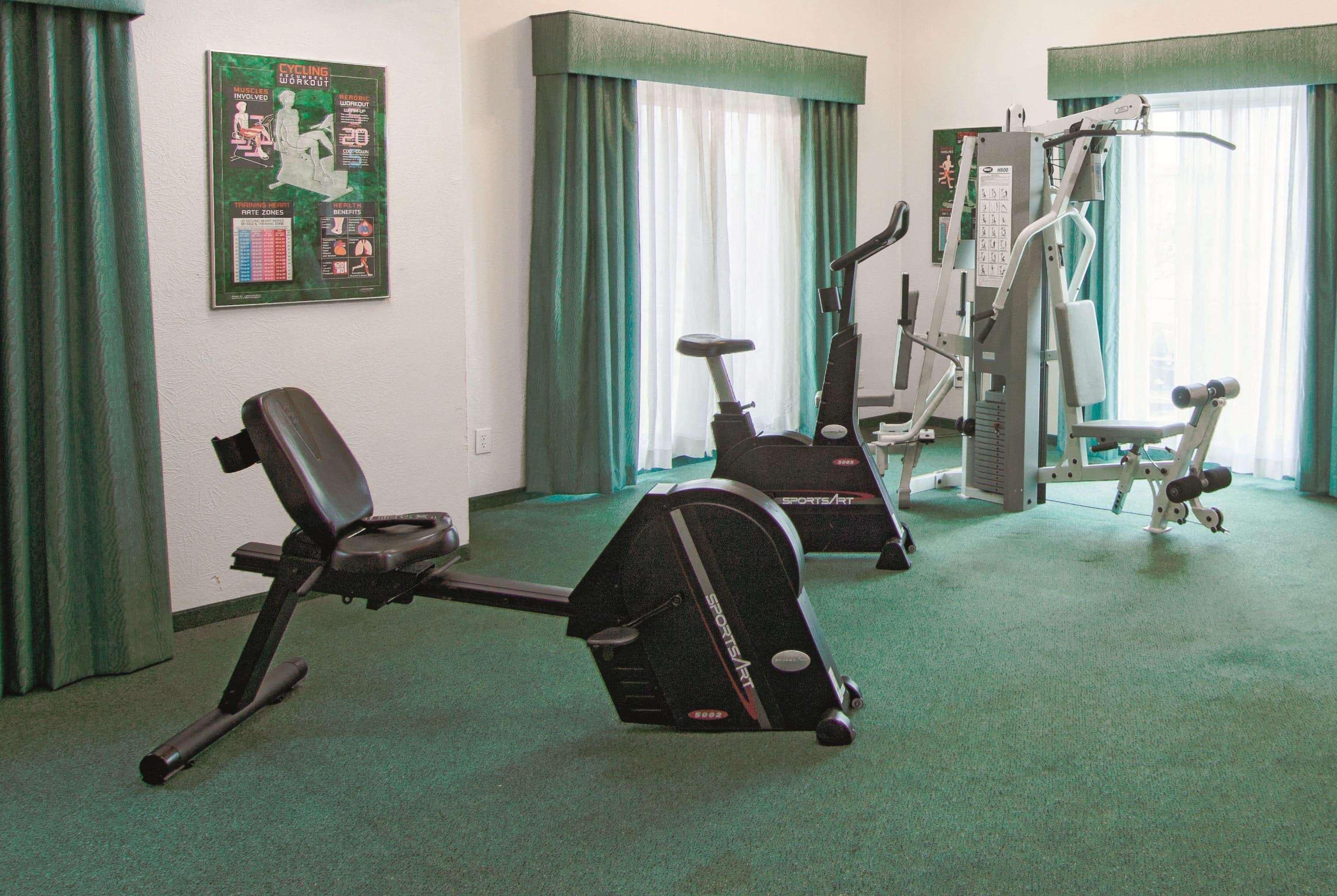 La Quinta By Wyndham Airport Lynhurst Hotel