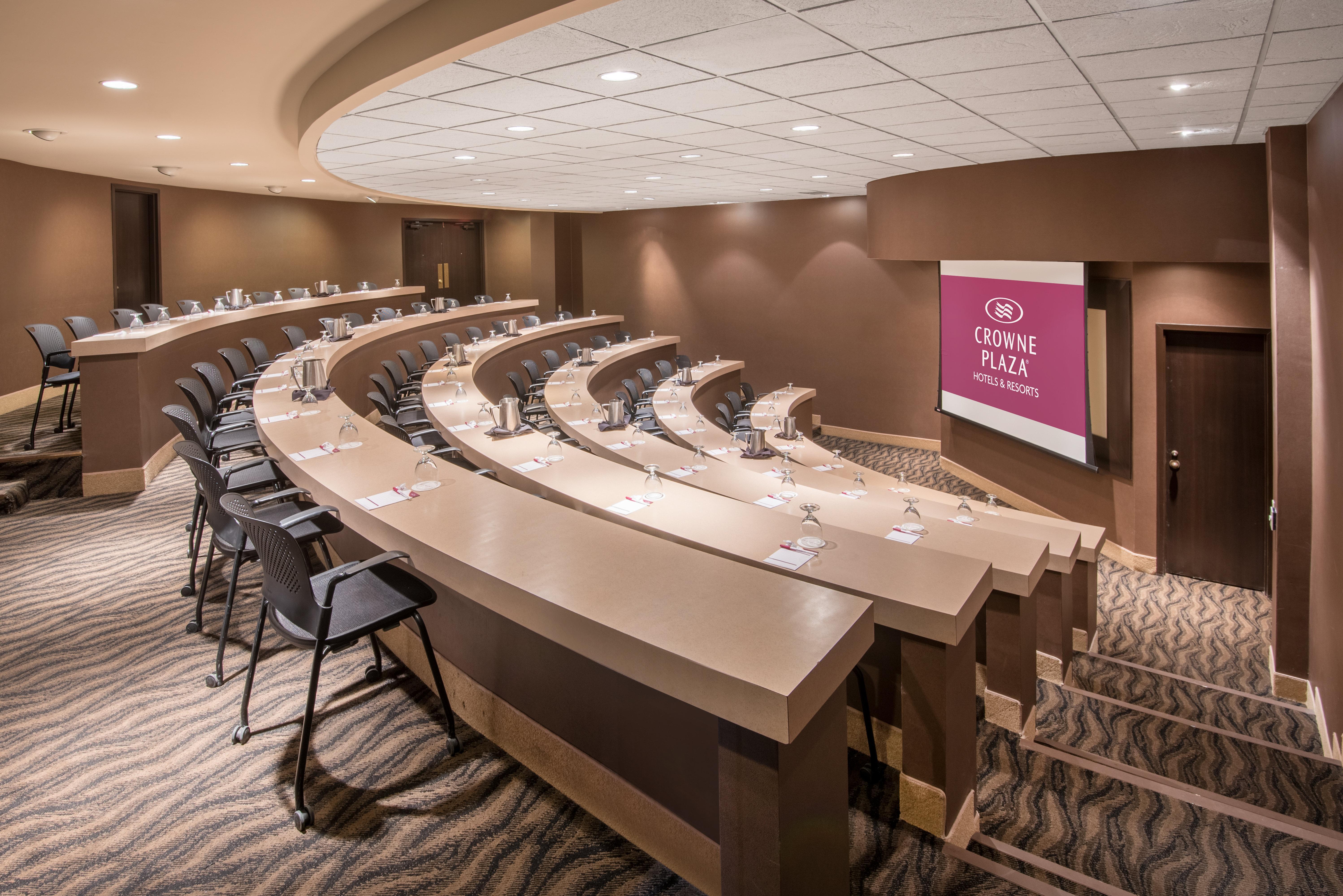 Crowne Plaza Indianapolis-airport By Ihg Indianapolis