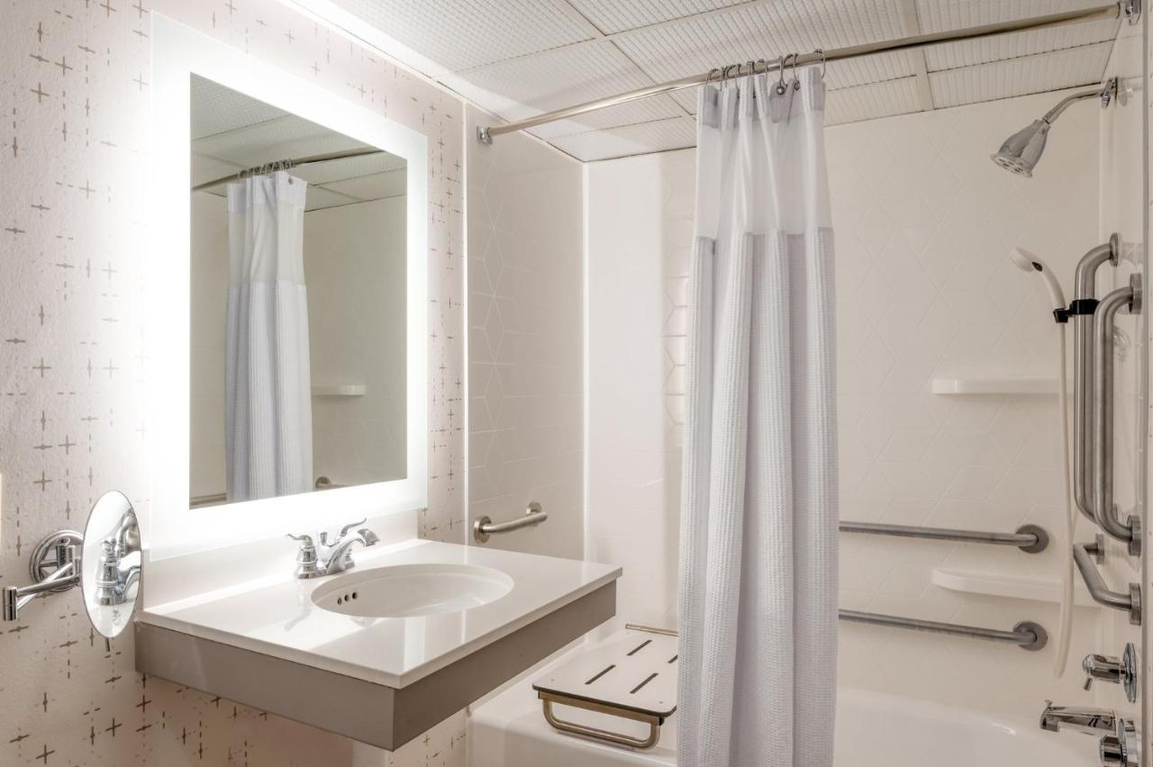 Crowne Plaza Indianapolis-airport By Ihg