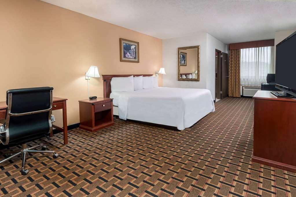 Travelodge By Wyndham Speedway Hotel 3*