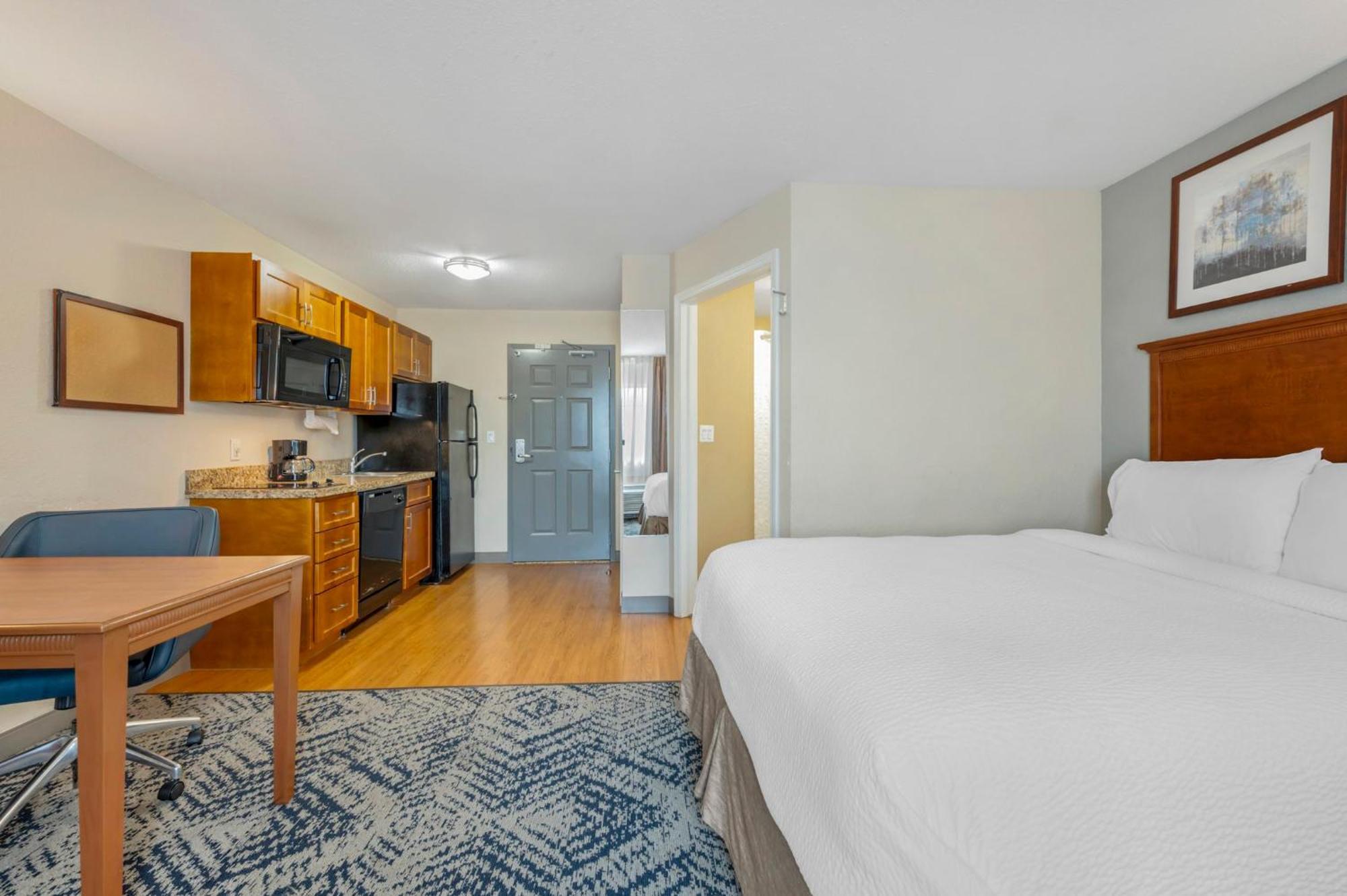 Candlewood East By Ihg Hotel 3*