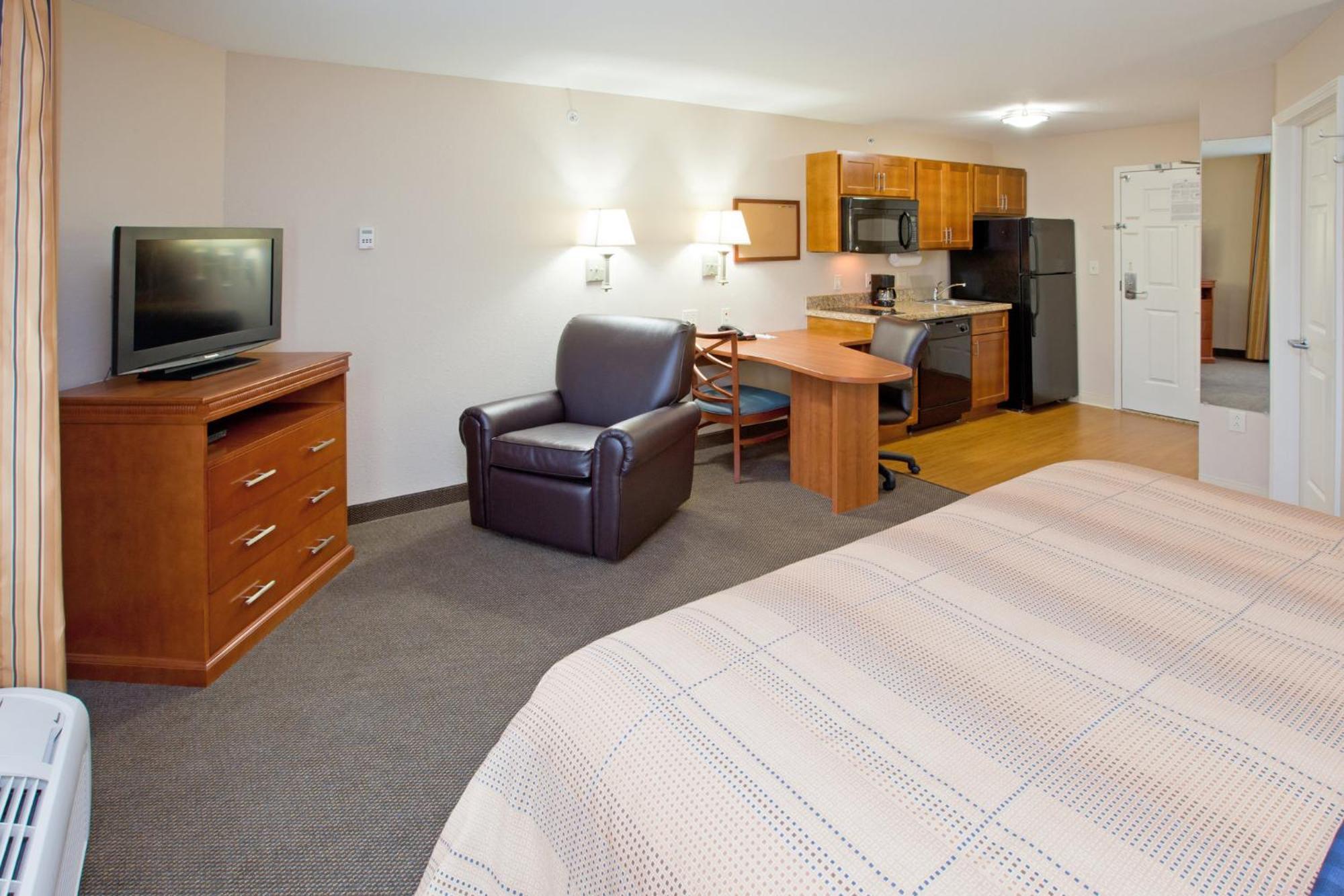 Candlewood East By Ihg Indianapolis