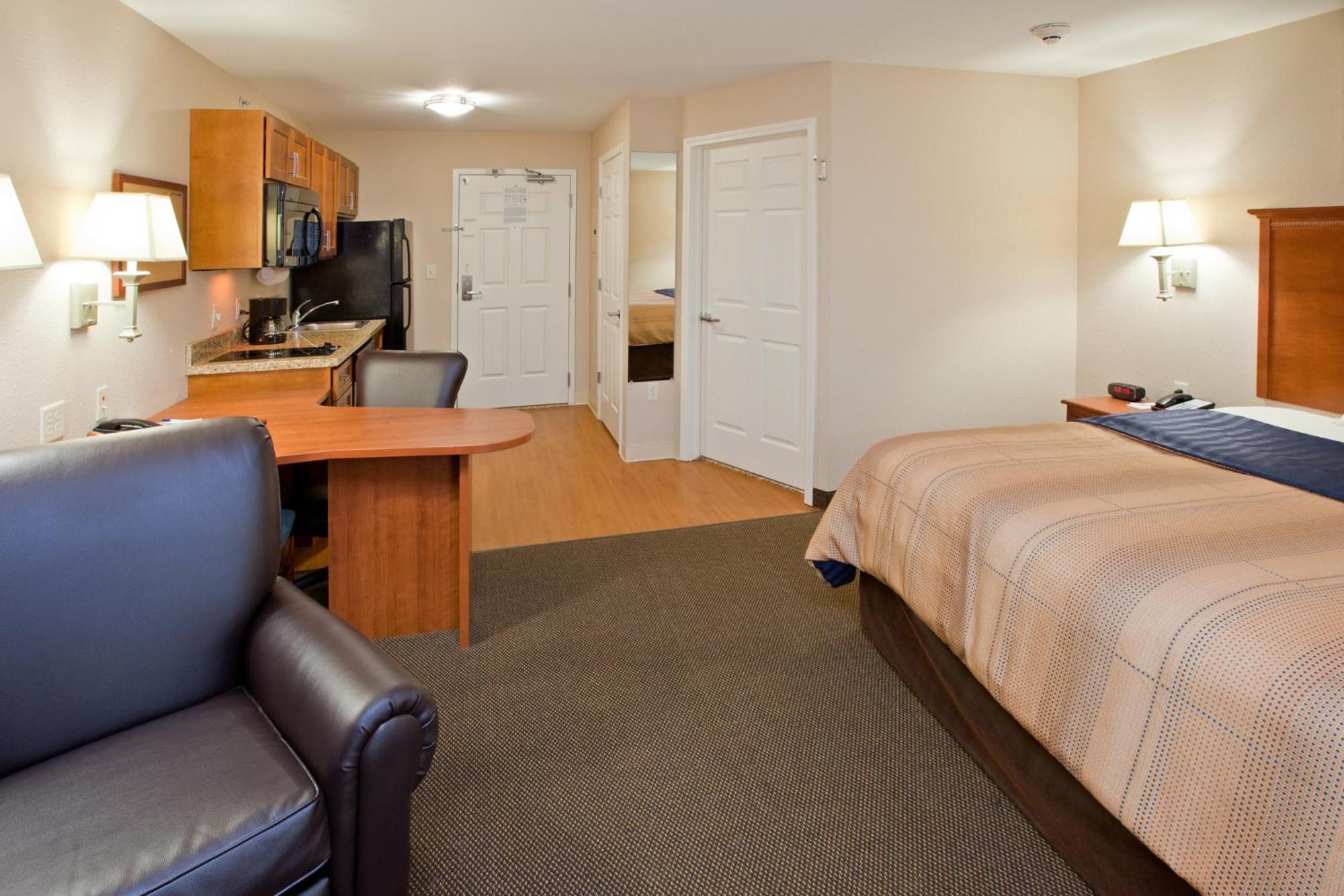 Candlewood East By Ihg Hotel