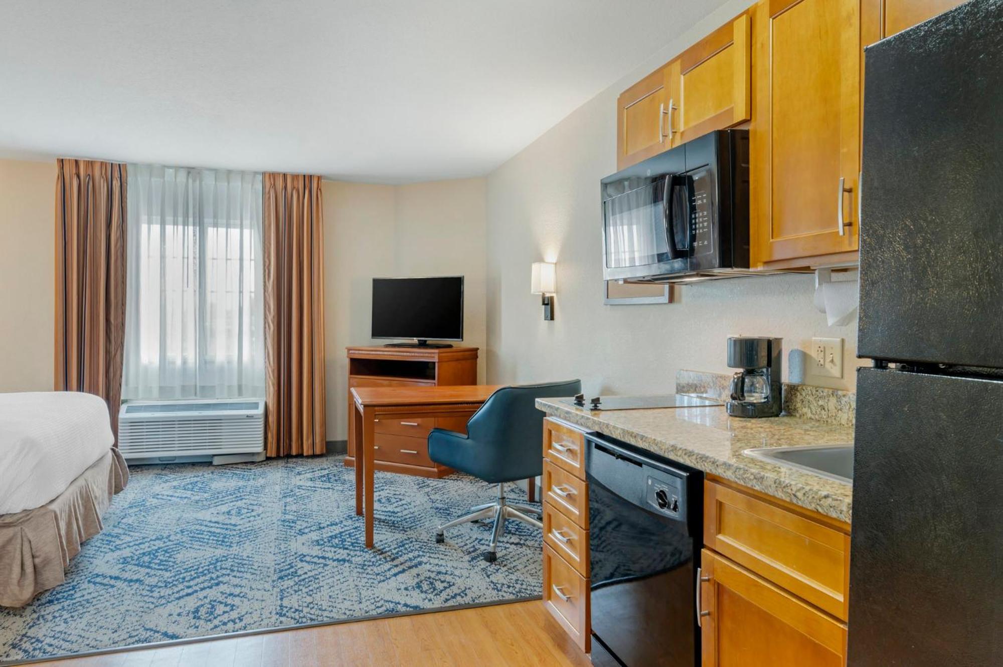 Candlewood East By Ihg Hotel