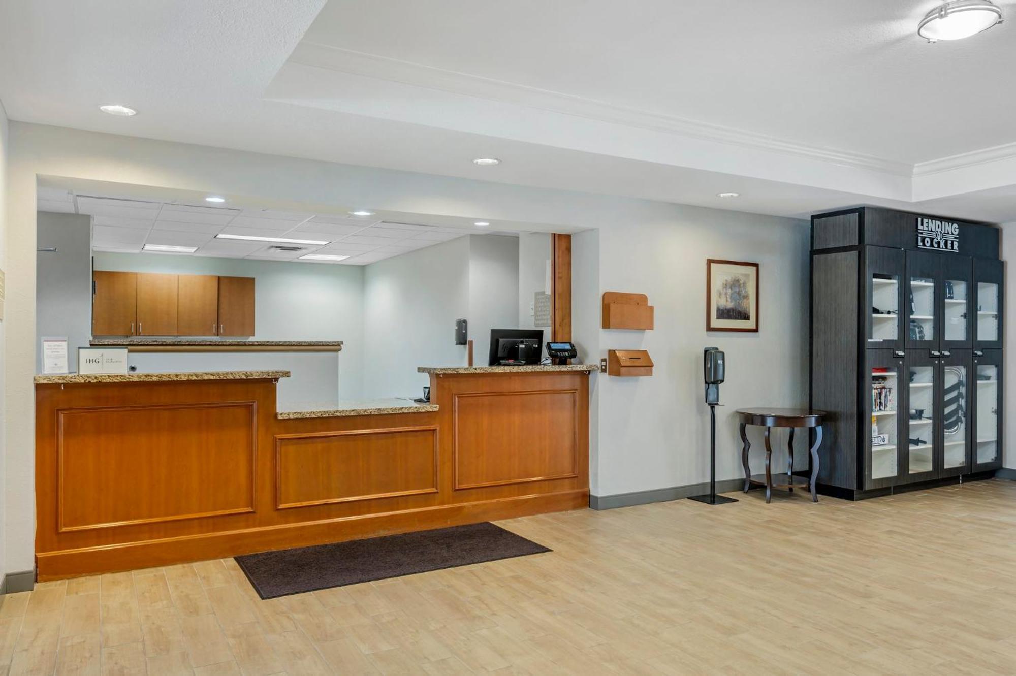 Hotel Candlewood East By Ihg