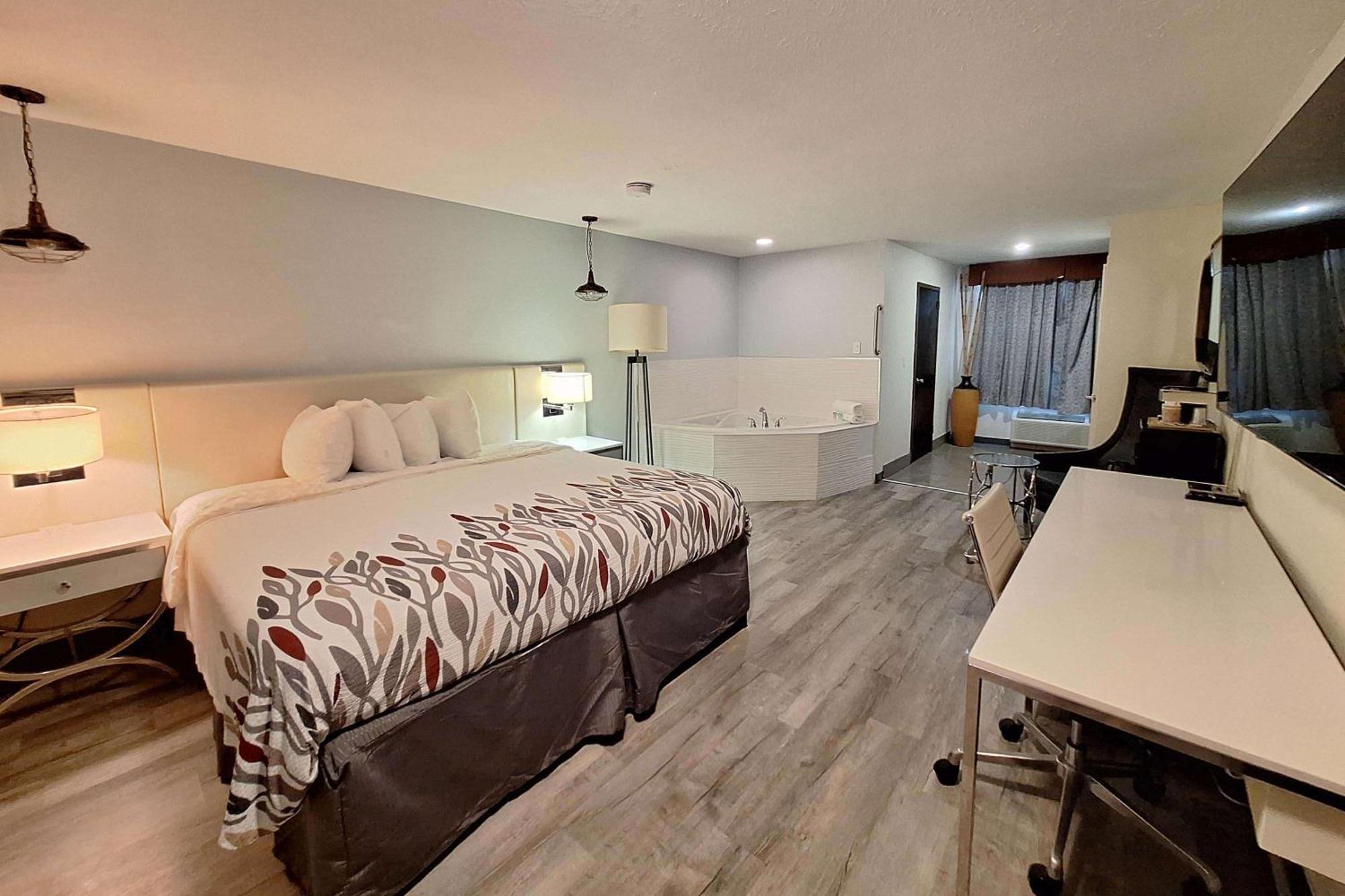 Travelodge By Wyndham Speedway 3*