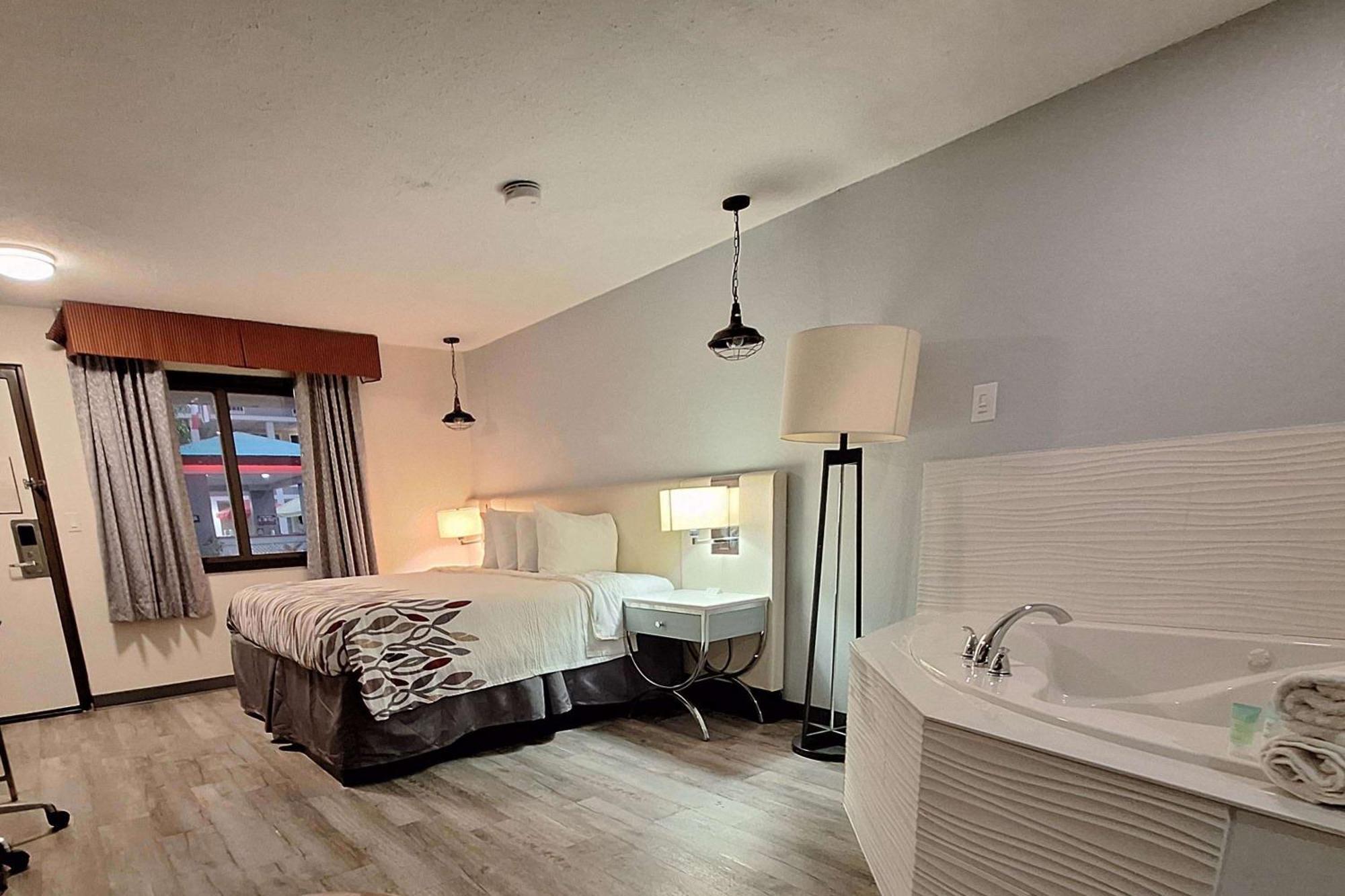 Travelodge By Wyndham Speedway Hotel 3*