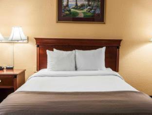 Travelodge By Wyndham Speedway Indianapolis