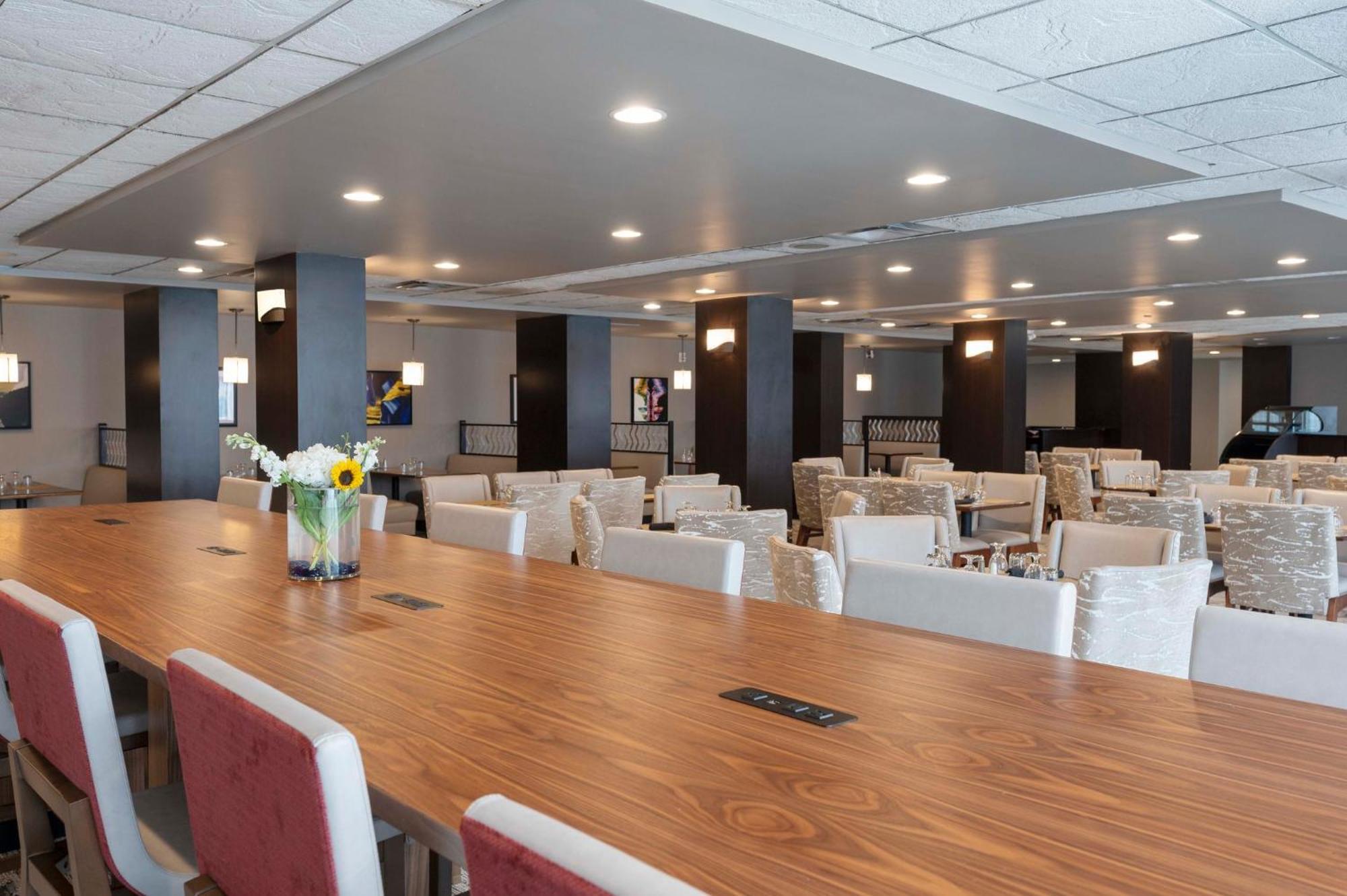 Hotel Crowne Plaza Indianapolis-airport By Ihg