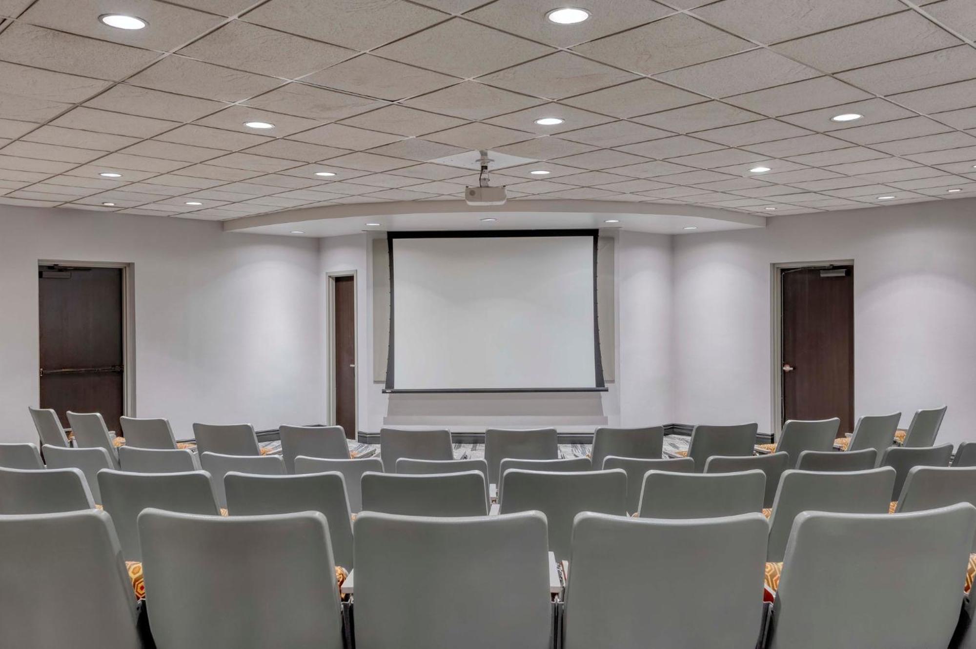 Crowne Plaza Indianapolis-airport By Ihg Hotel