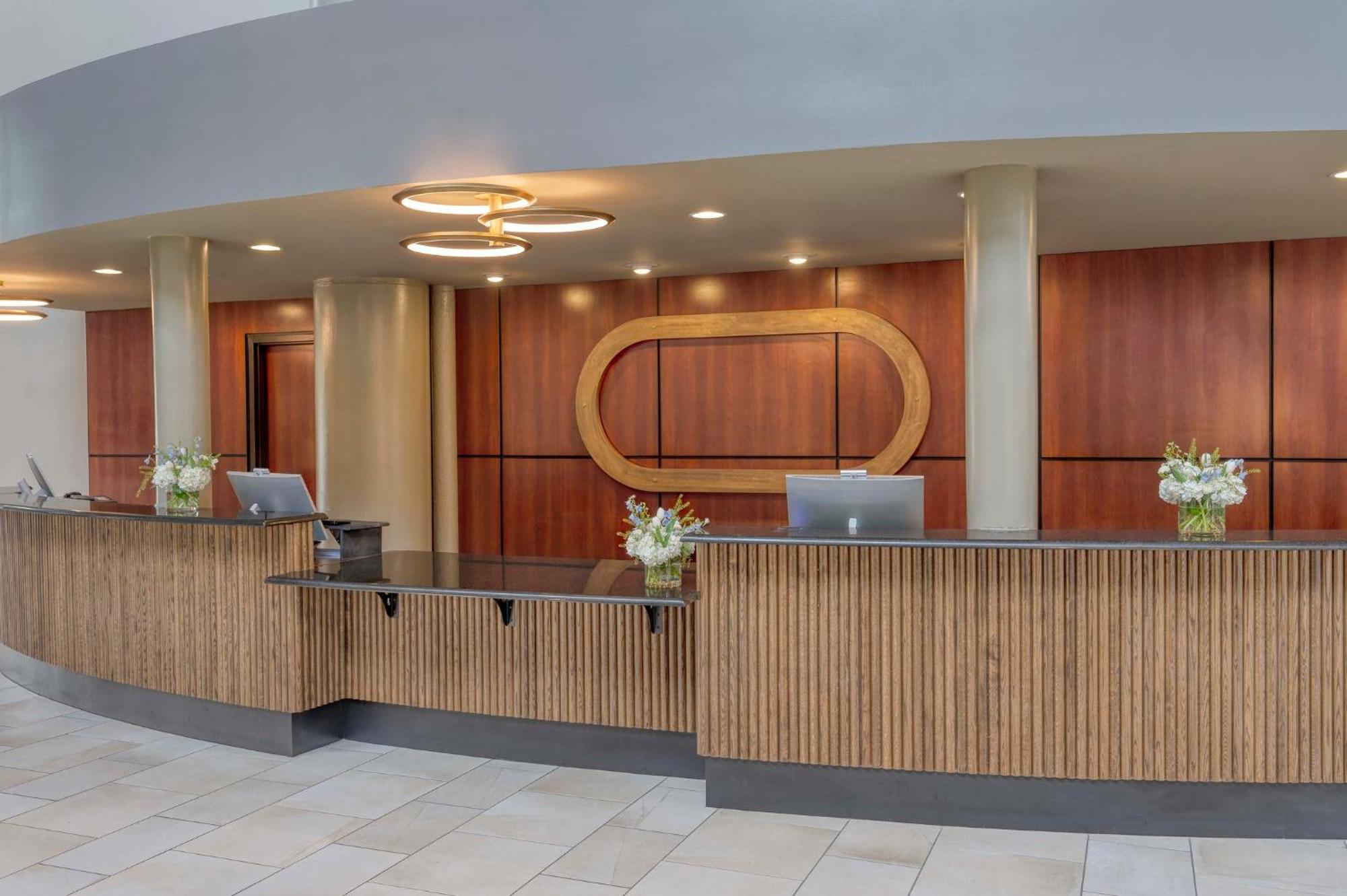 Crowne Plaza Indianapolis-airport By Ihg Indianapolis
