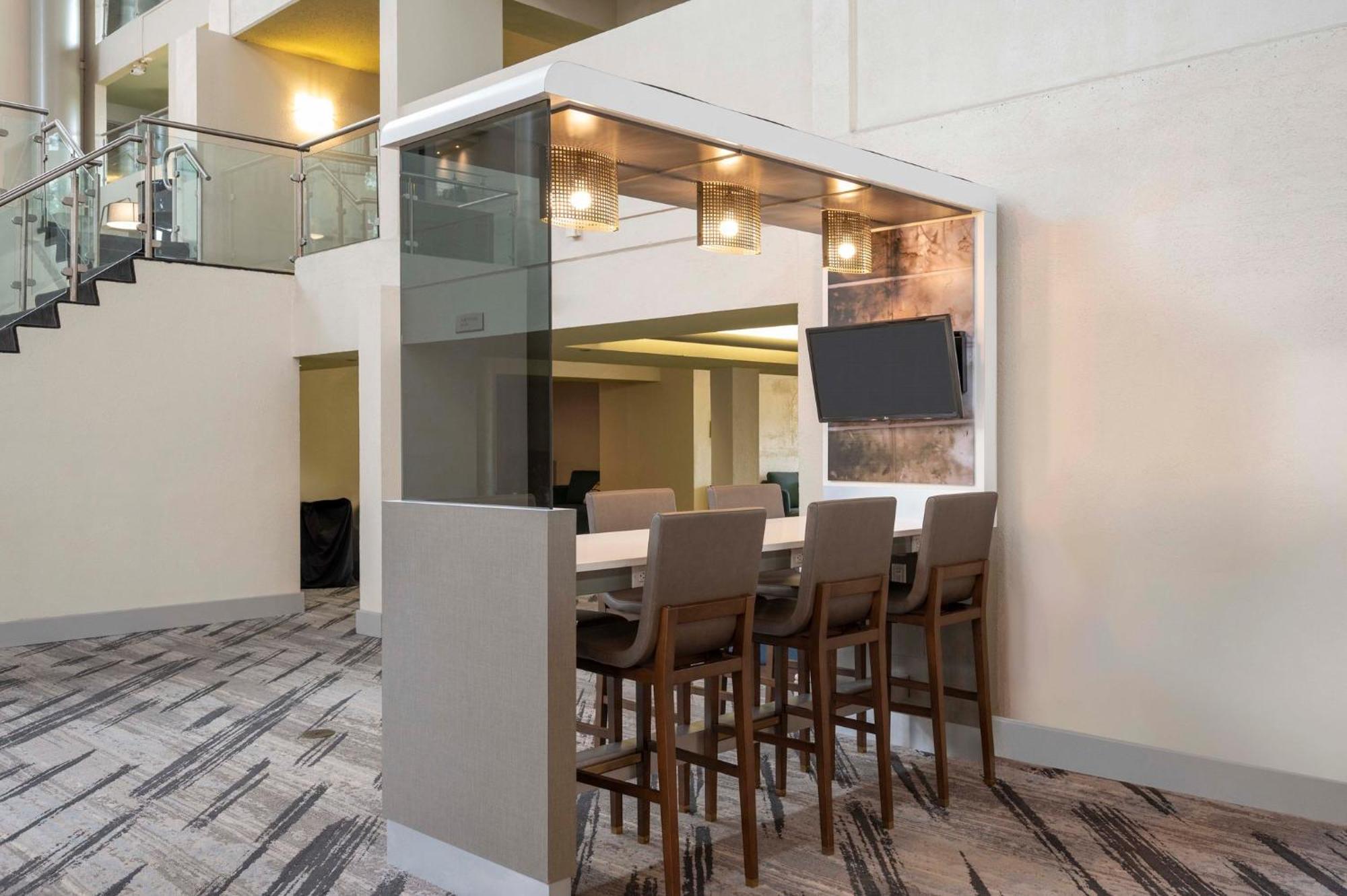 Crowne Plaza Indianapolis-airport By Ihg Hotel