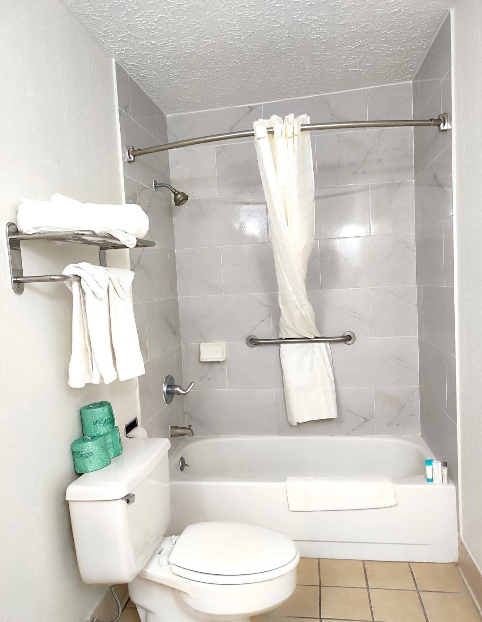 Travelodge By Wyndham Speedway Hotel 3*