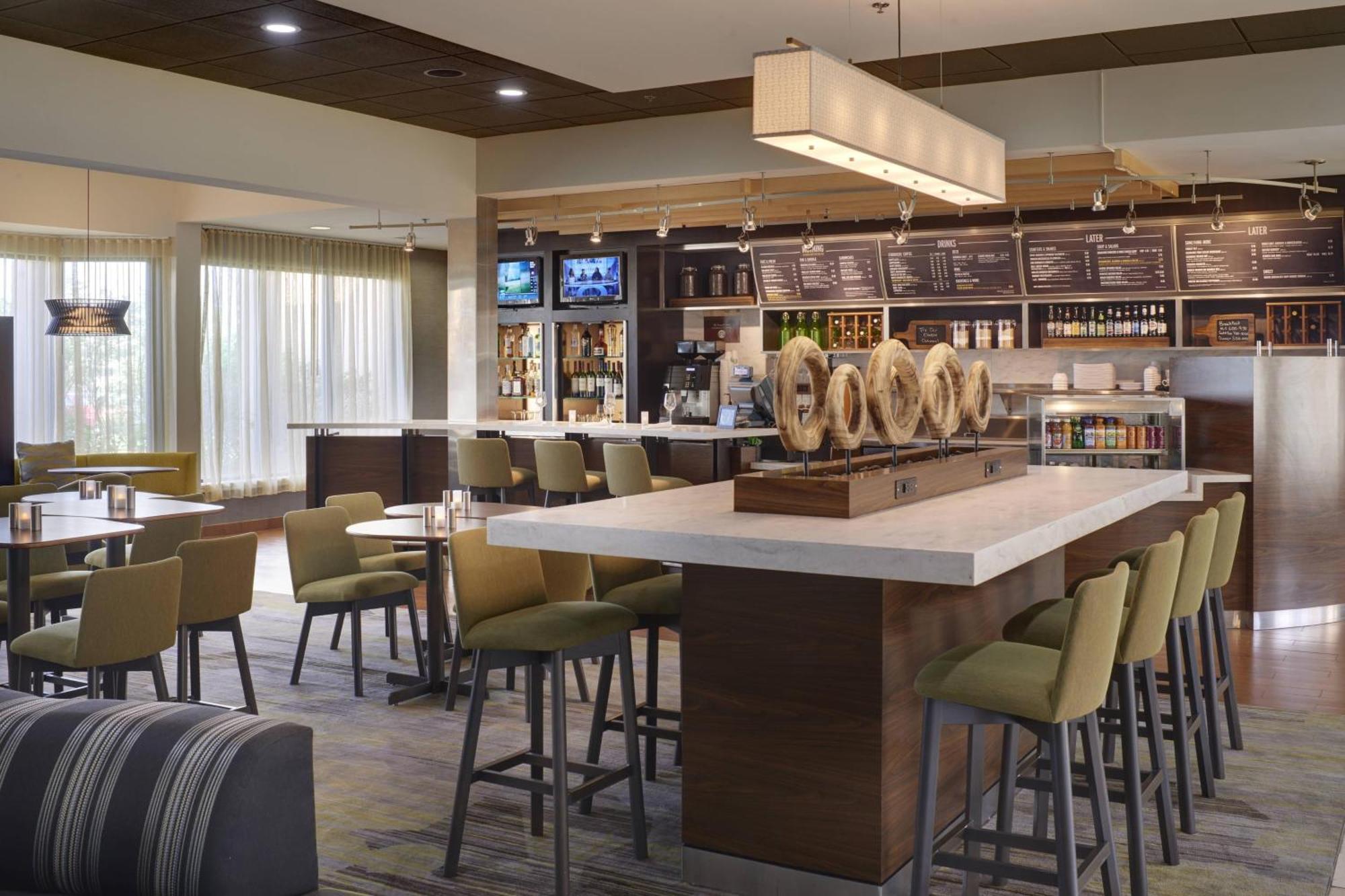 Hotel Courtyard By Marriott Airport 3*