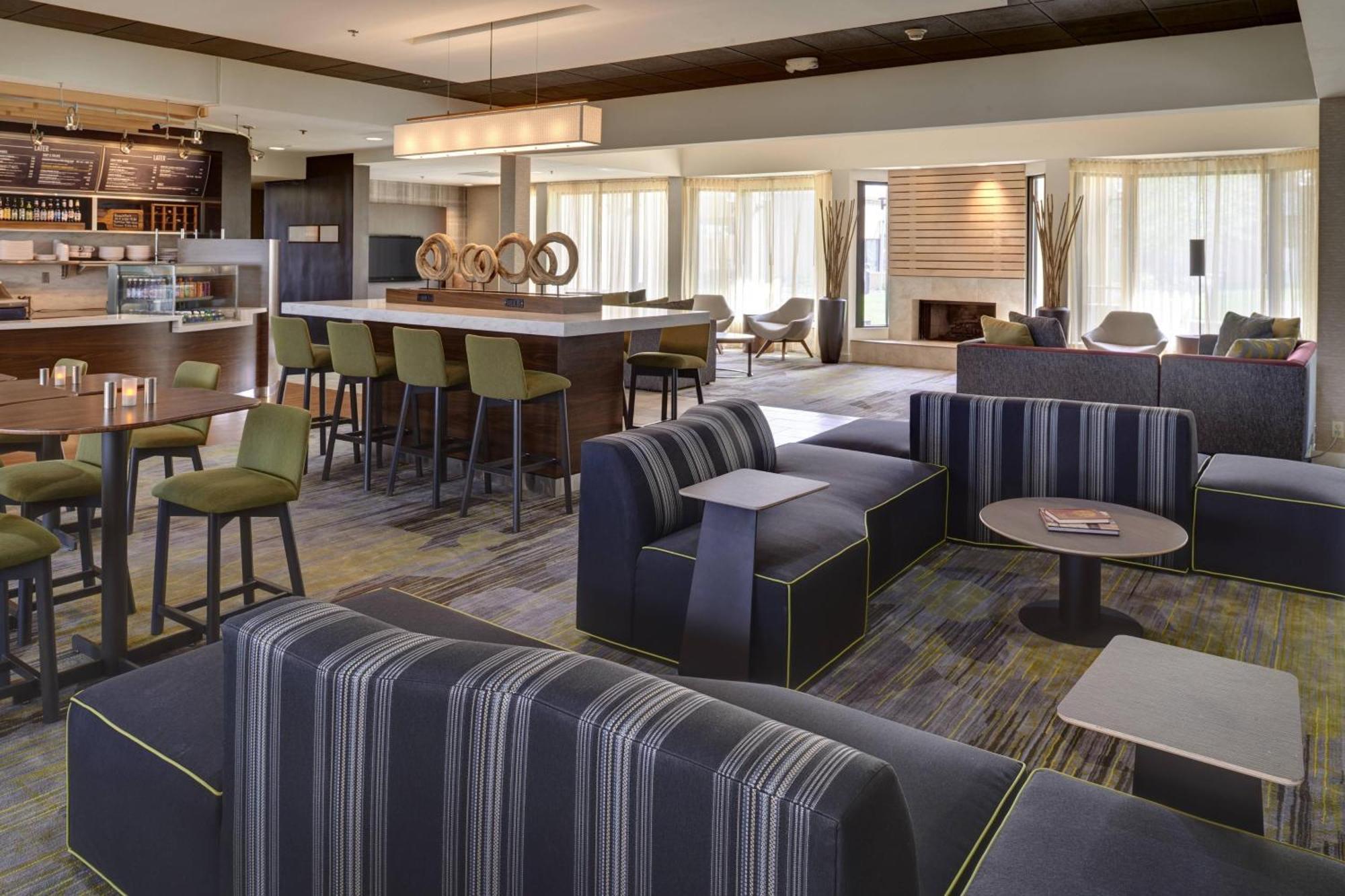 Courtyard By Marriott Airport Indianapolis
