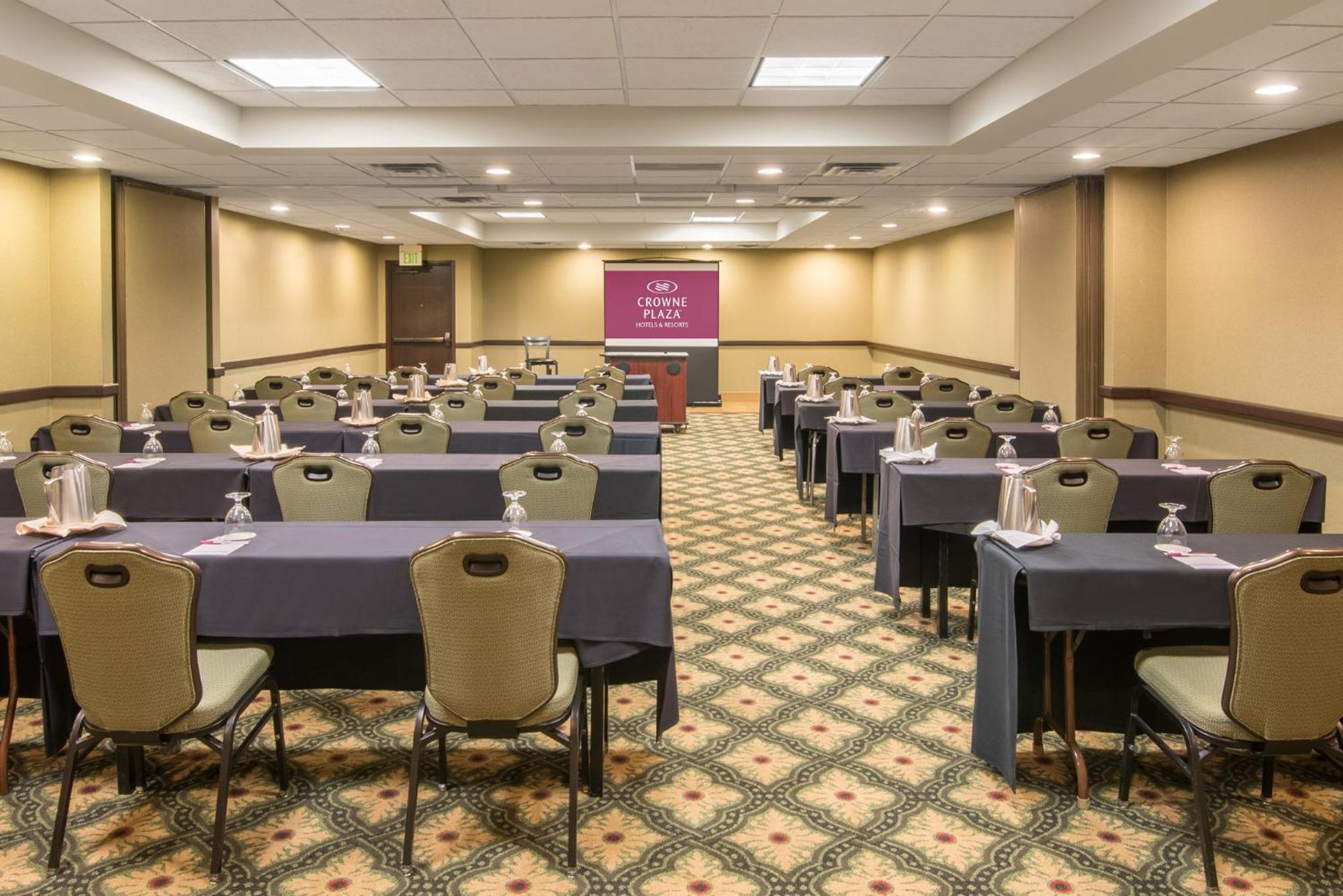 Hotel Crowne Plaza Indianapolis-airport By Ihg