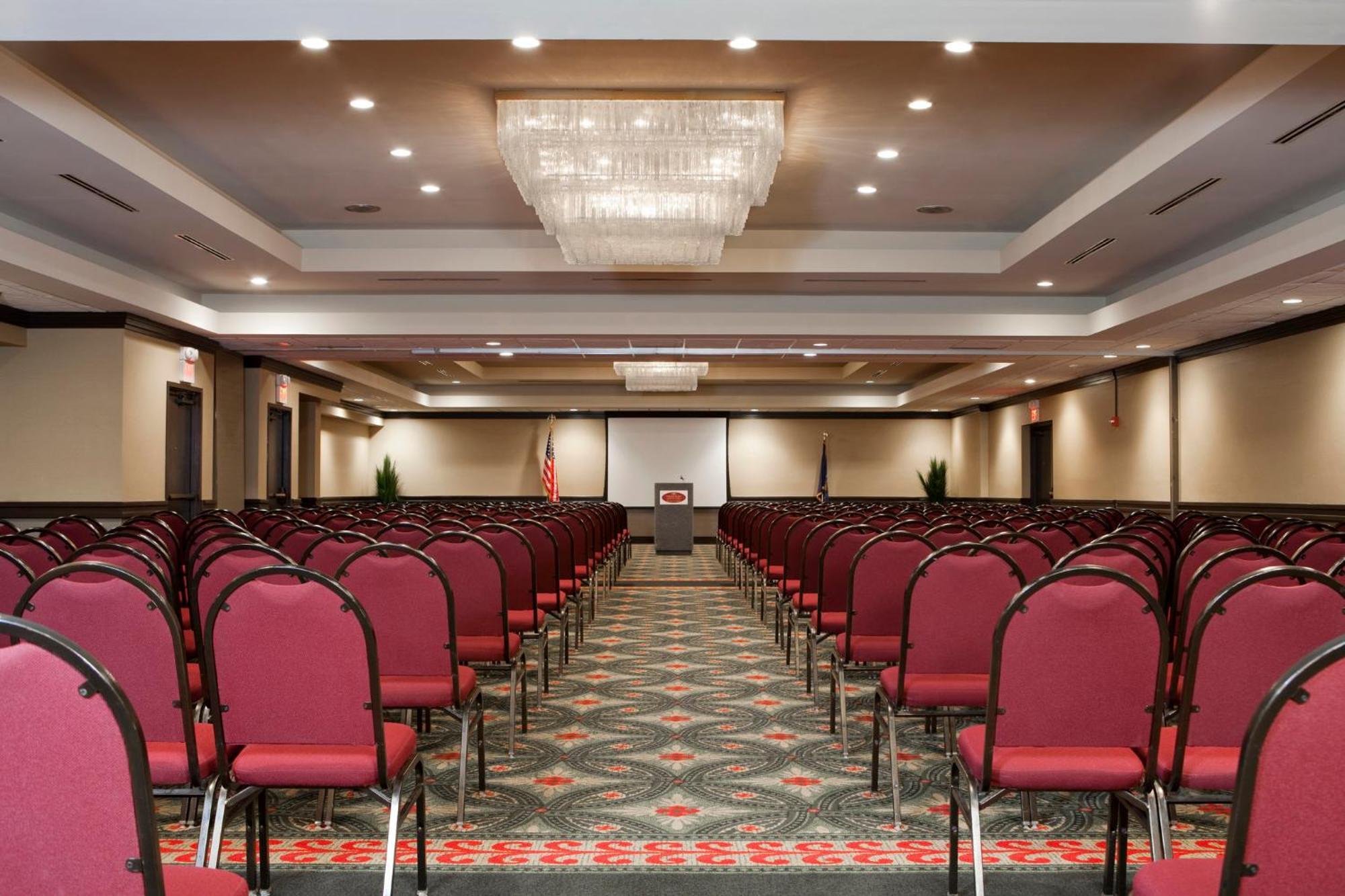 Hotel Crowne Plaza Indianapolis-airport By Ihg 4*