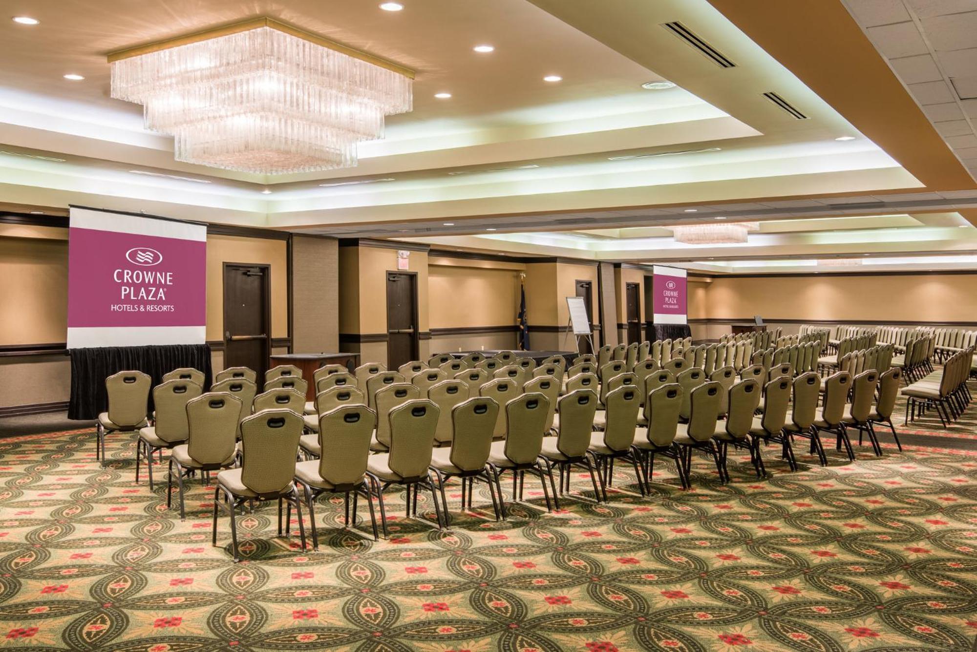 Crowne Plaza Indianapolis-airport By Ihg 4* Indianapolis