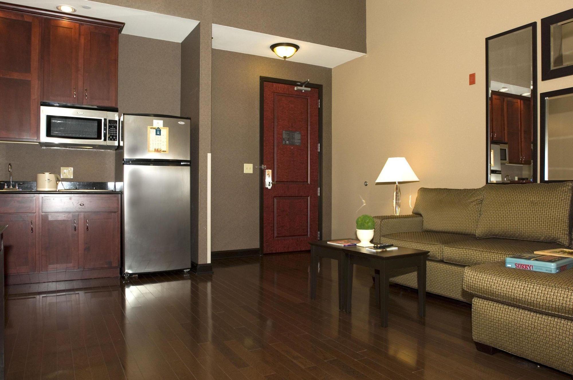 Hotel Homewood By Hilton Downtown
