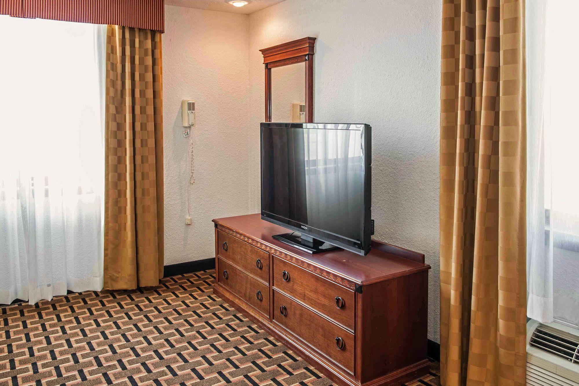 Travelodge By Wyndham Speedway 3*