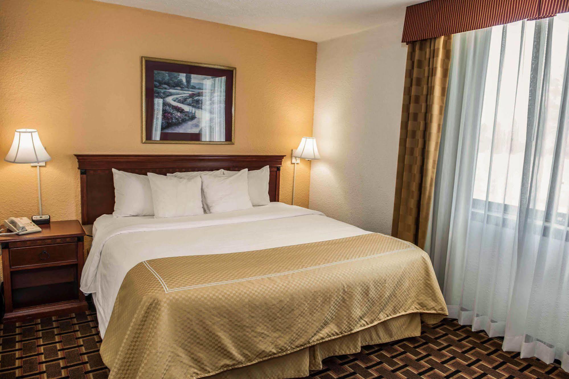 Hotel Travelodge By Wyndham Speedway 3*