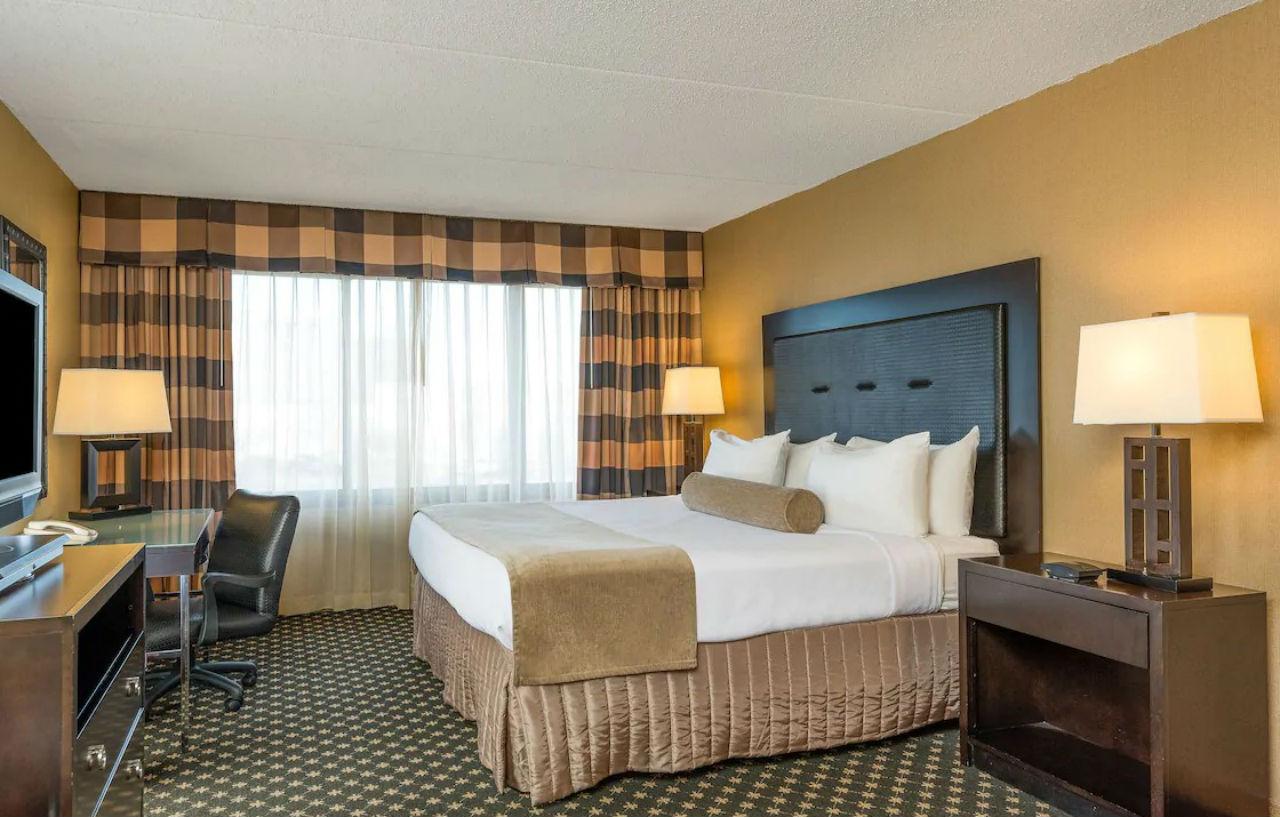 Crowne Plaza Indianapolis-airport By Ihg Indianapolis