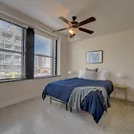 Frontdesk I 333 Penn Apts Downtown Indy\'S Circle Center