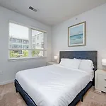Modern Chic 2 Bedroom Apartment By Stay Gia