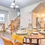 Cozy And Modern Indy House About 5 Mi To Downtown!