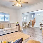 Cozy And Modern Indy House About 5 Mi To Downtown!