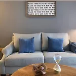 Comfy Castleton Suite
