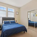 Downtown Indy Private Bedroom - Shared