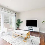Stylish 1Br In At The Crossing