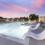 Modern & Spacious Studio Apt W Pool & Gym
