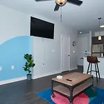 Modern Dwntwn 1 Bdrm Apt Pool Gym Free Parking