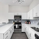 2Br 2Ba In The Block Apartment By Cozysuites