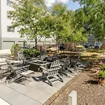 Stylish 2Br Fountain Square