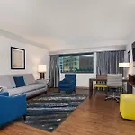 Embassy Suites By Hilton Indianapolis Downtown